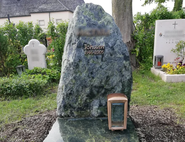 Felsengrabstein